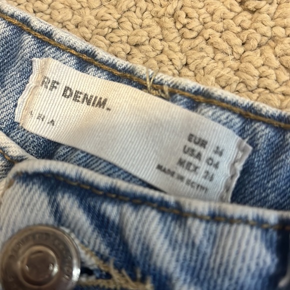 Zara distressed mini denim shorts - Picture 2 of 6